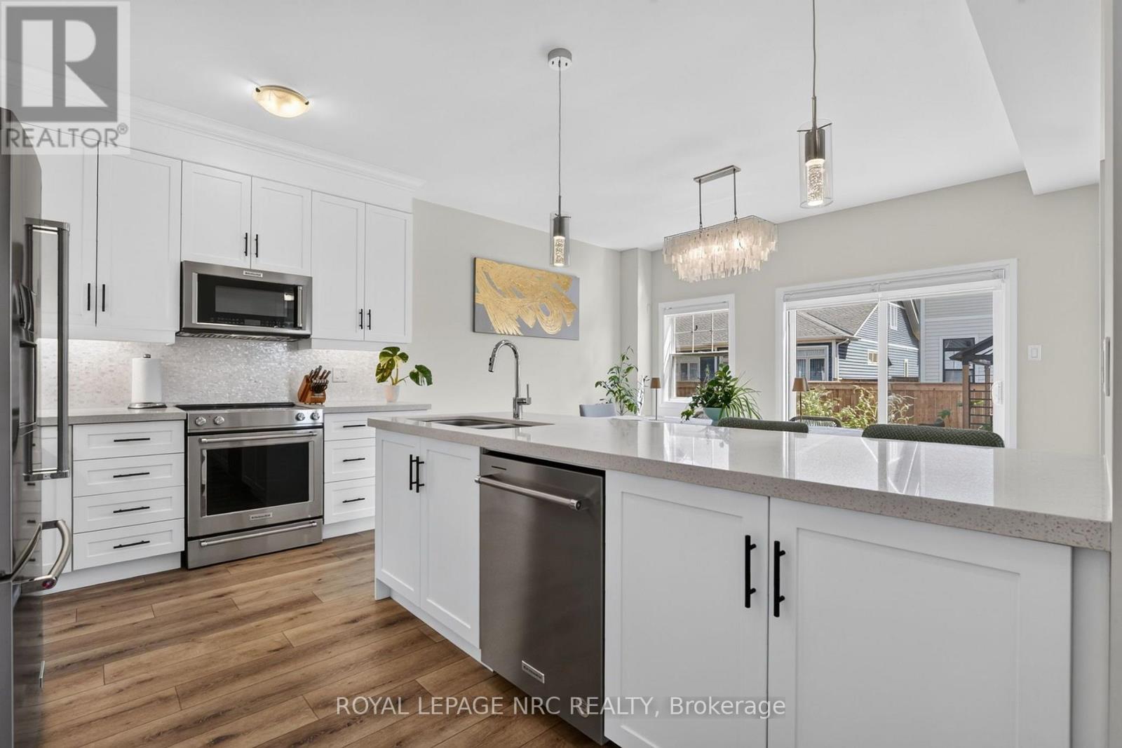 2 BEACHWALK CRESCENT - 10