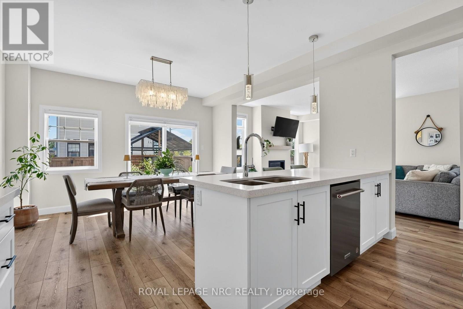 2 BEACHWALK CRESCENT - 11
