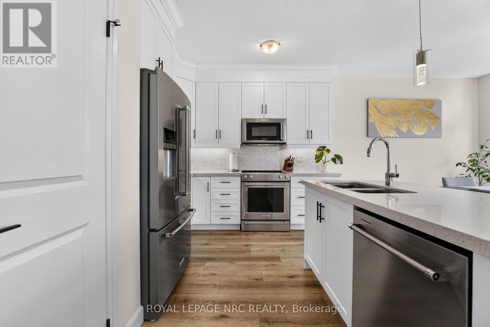 2 BEACHWALK CRESCENT - 13