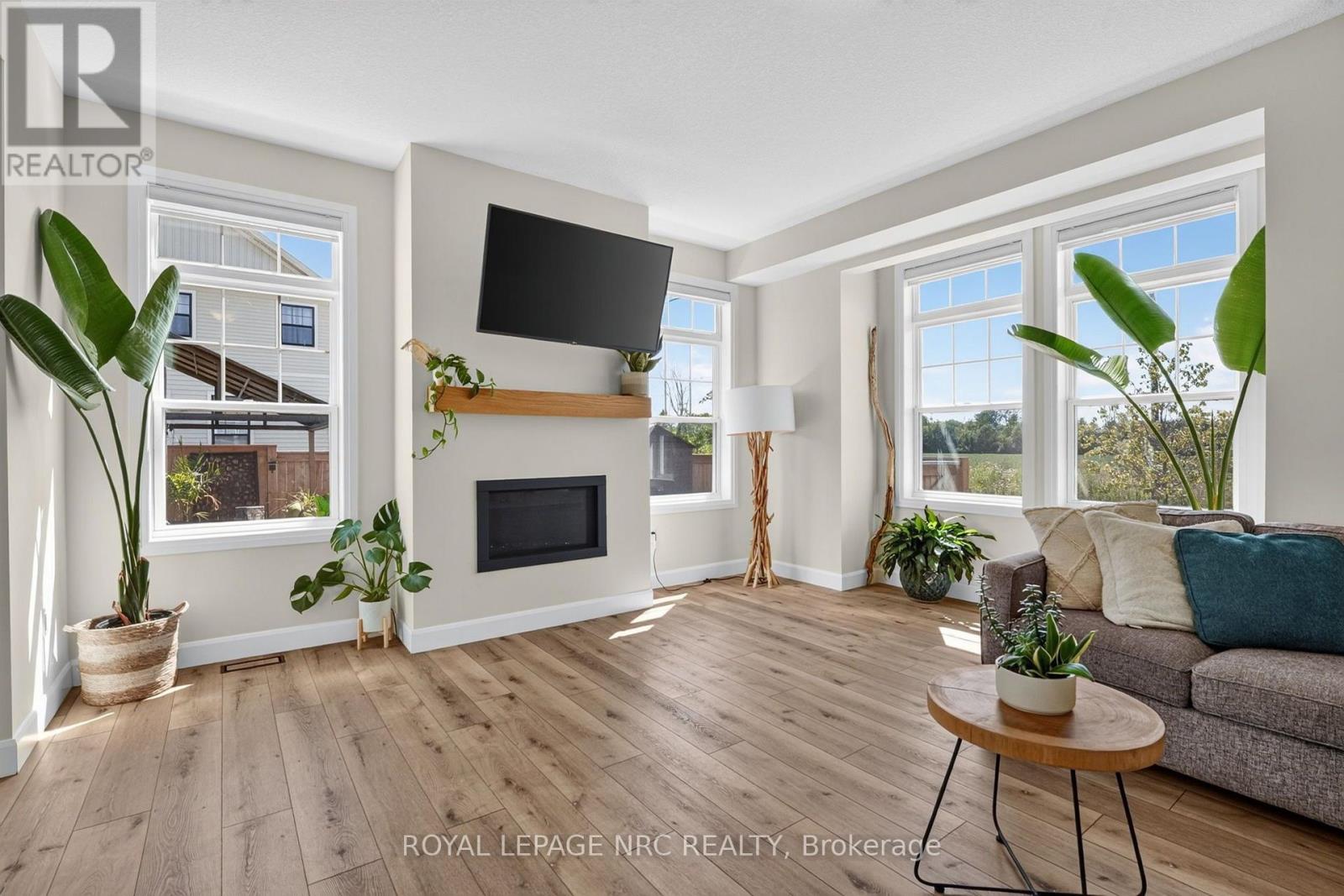 2 BEACHWALK CRESCENT - Image 18