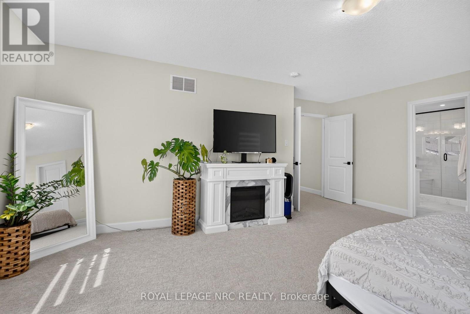 2 BEACHWALK CRESCENT - 23