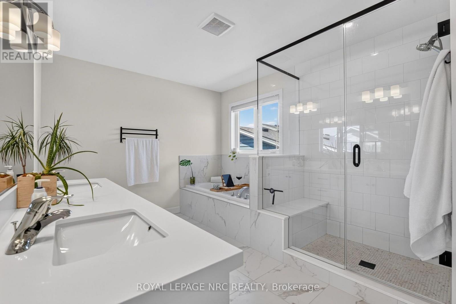 2 BEACHWALK CRESCENT - Image 25