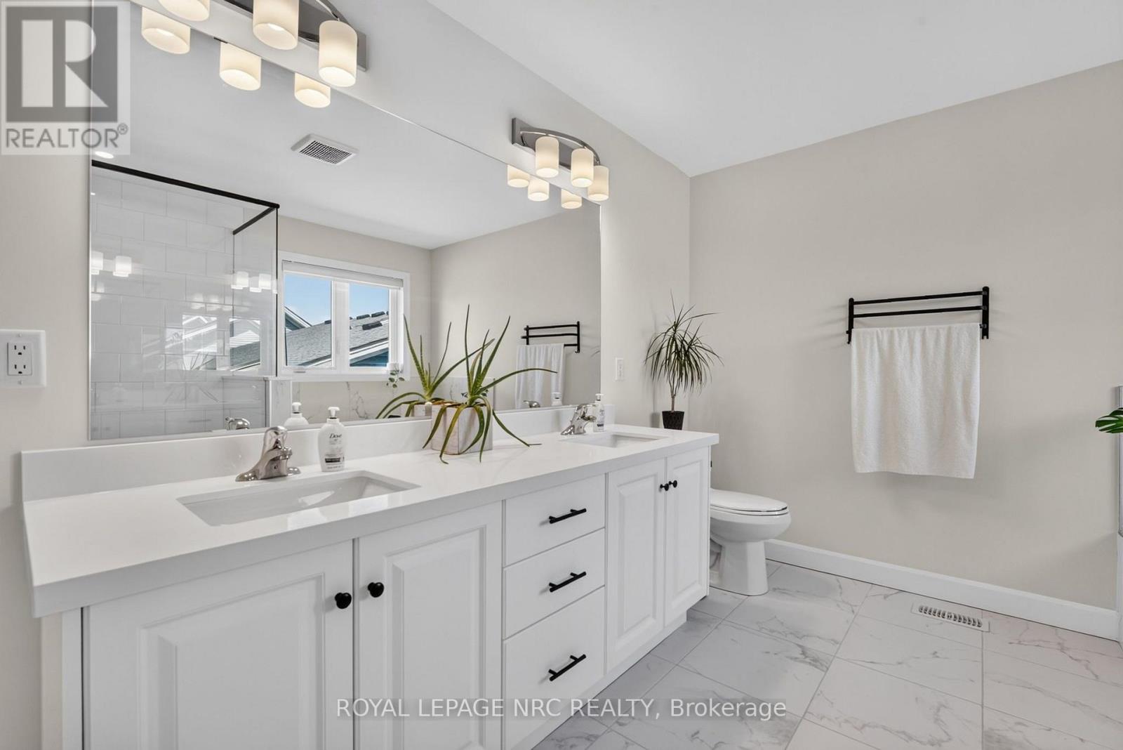 2 BEACHWALK CRESCENT - 26