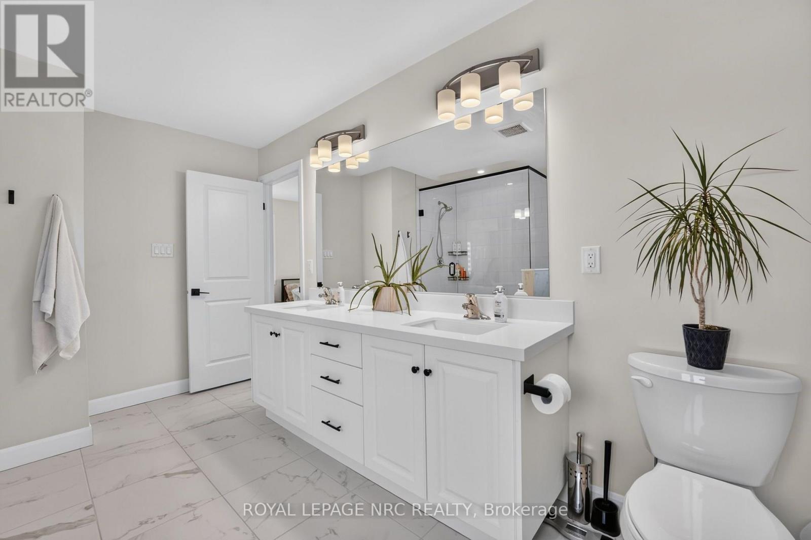 2 BEACHWALK CRESCENT - 27