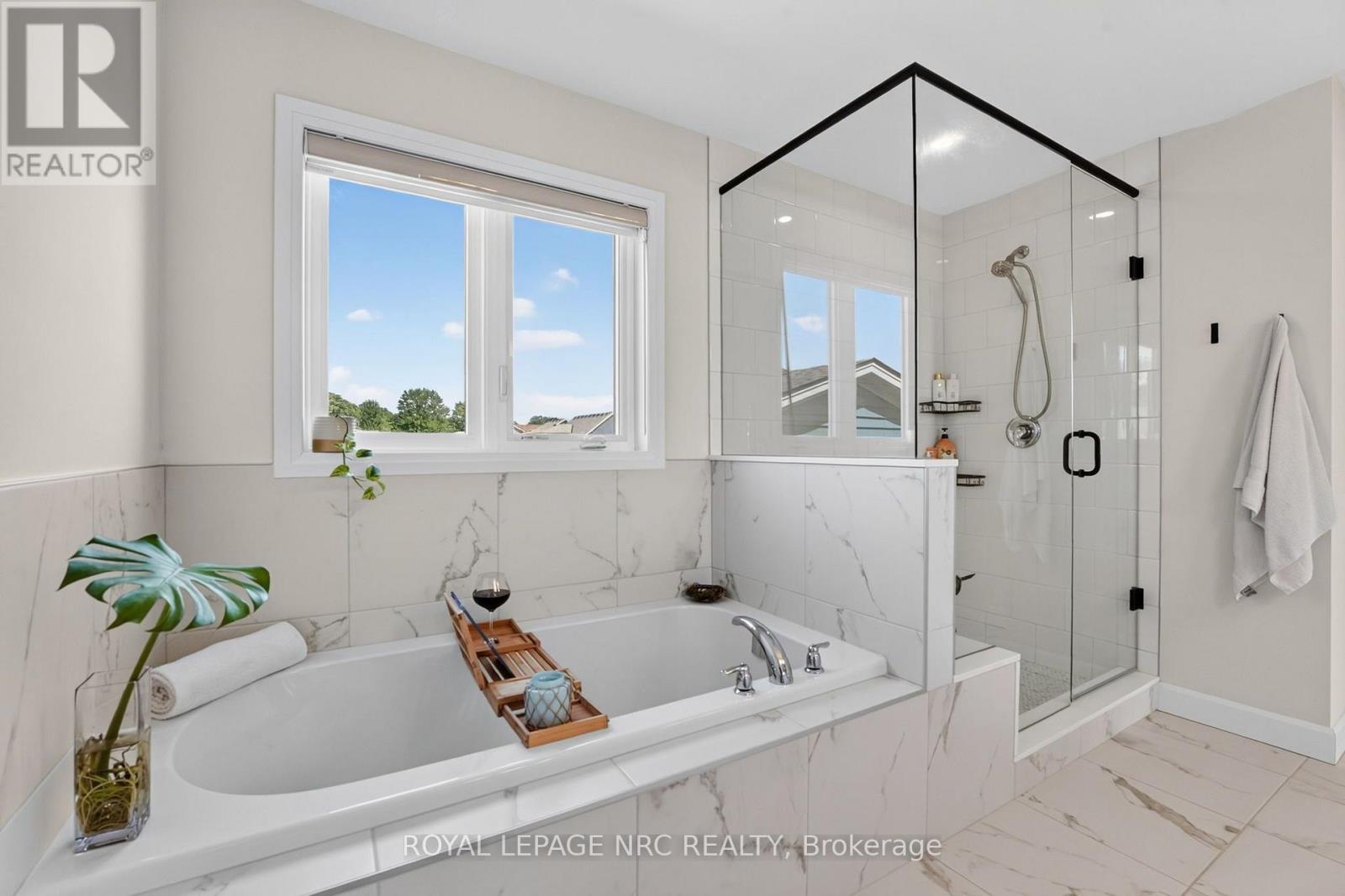 2 BEACHWALK CRESCENT - 28