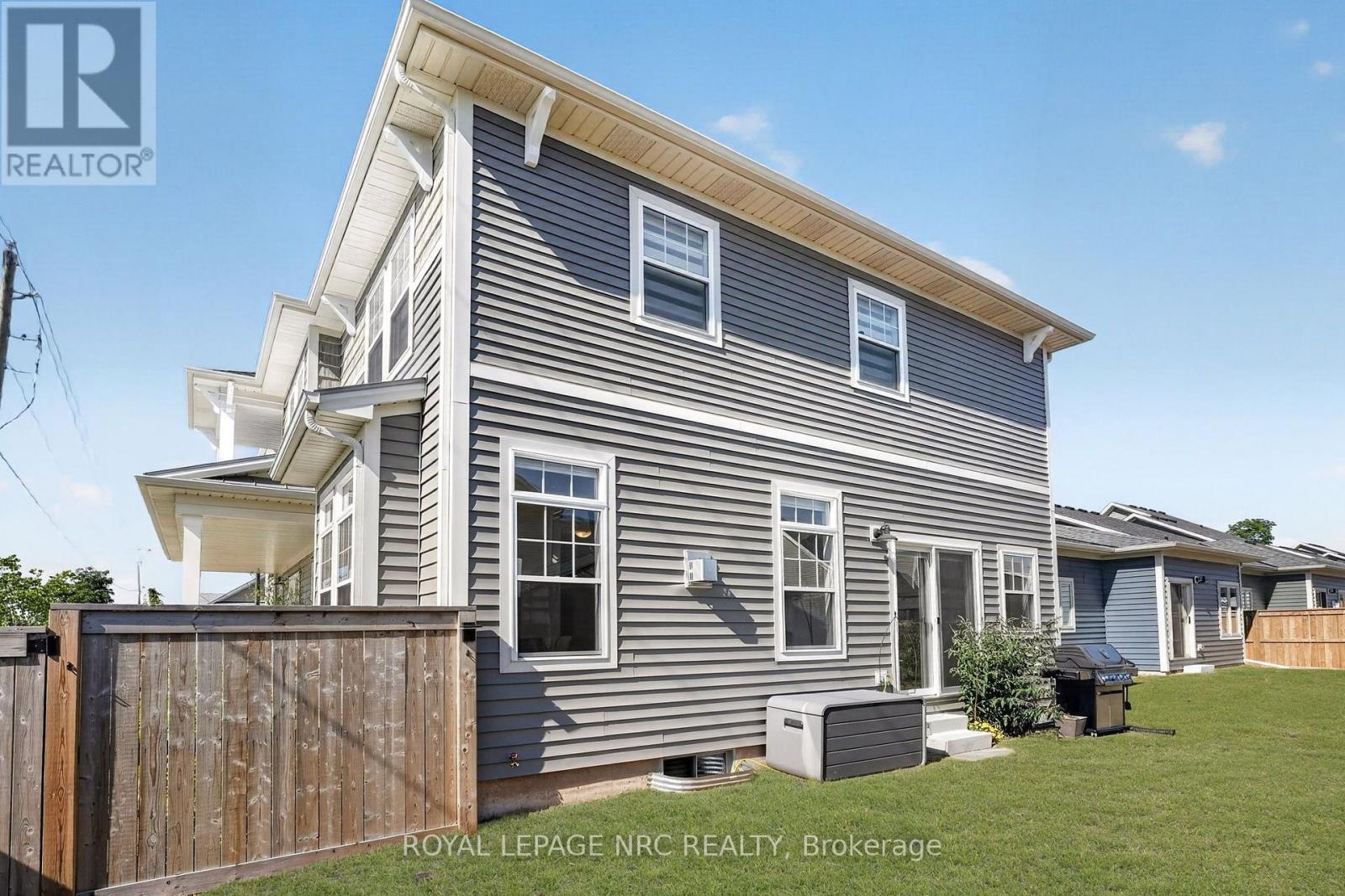 2 BEACHWALK CRESCENT - 35