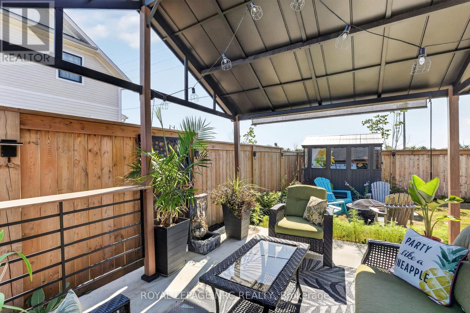 2 BEACHWALK CRESCENT - 40