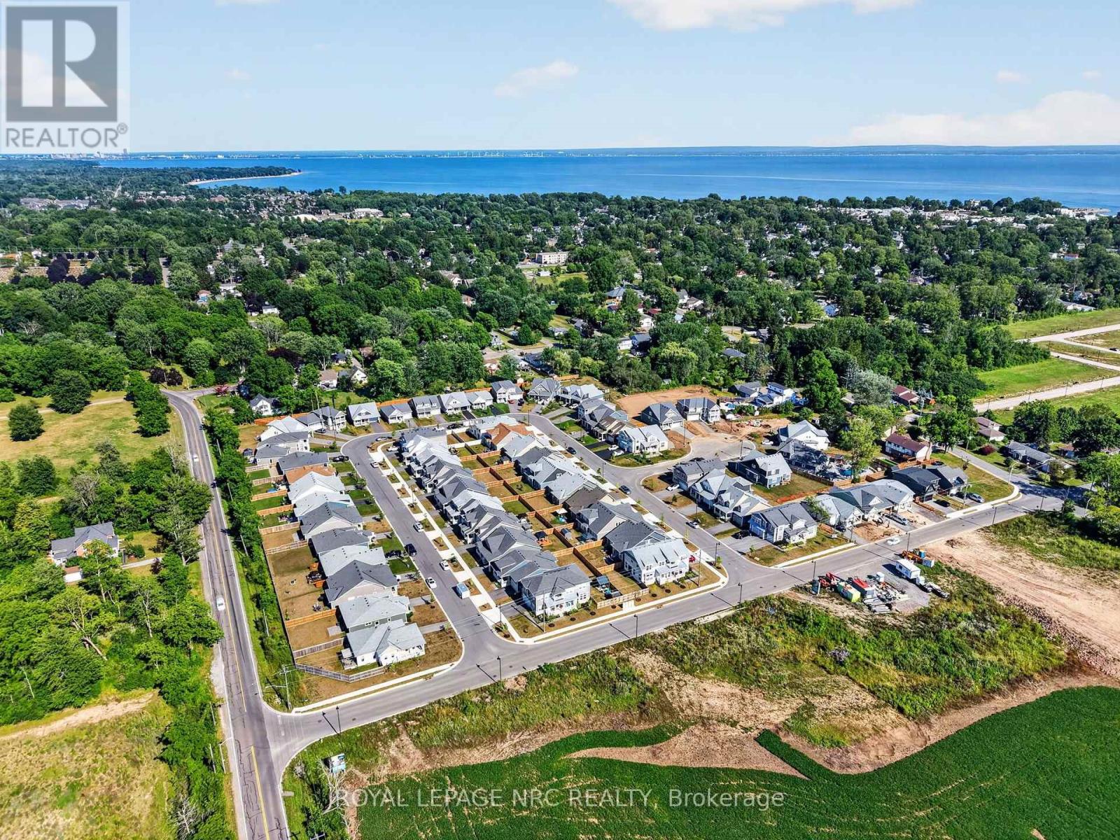 2 BEACHWALK CRESCENT - 48