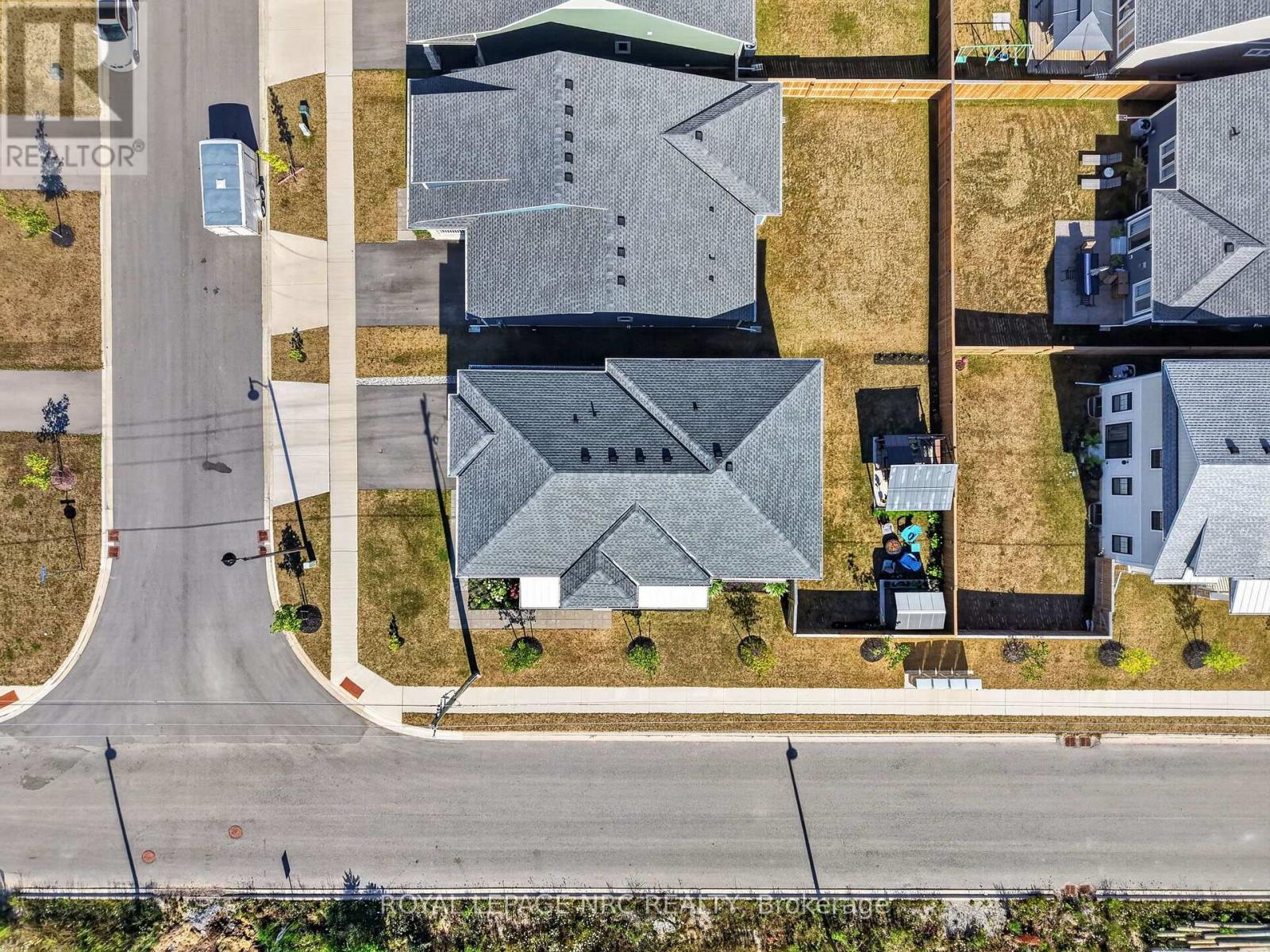 2 BEACHWALK CRESCENT - 49
