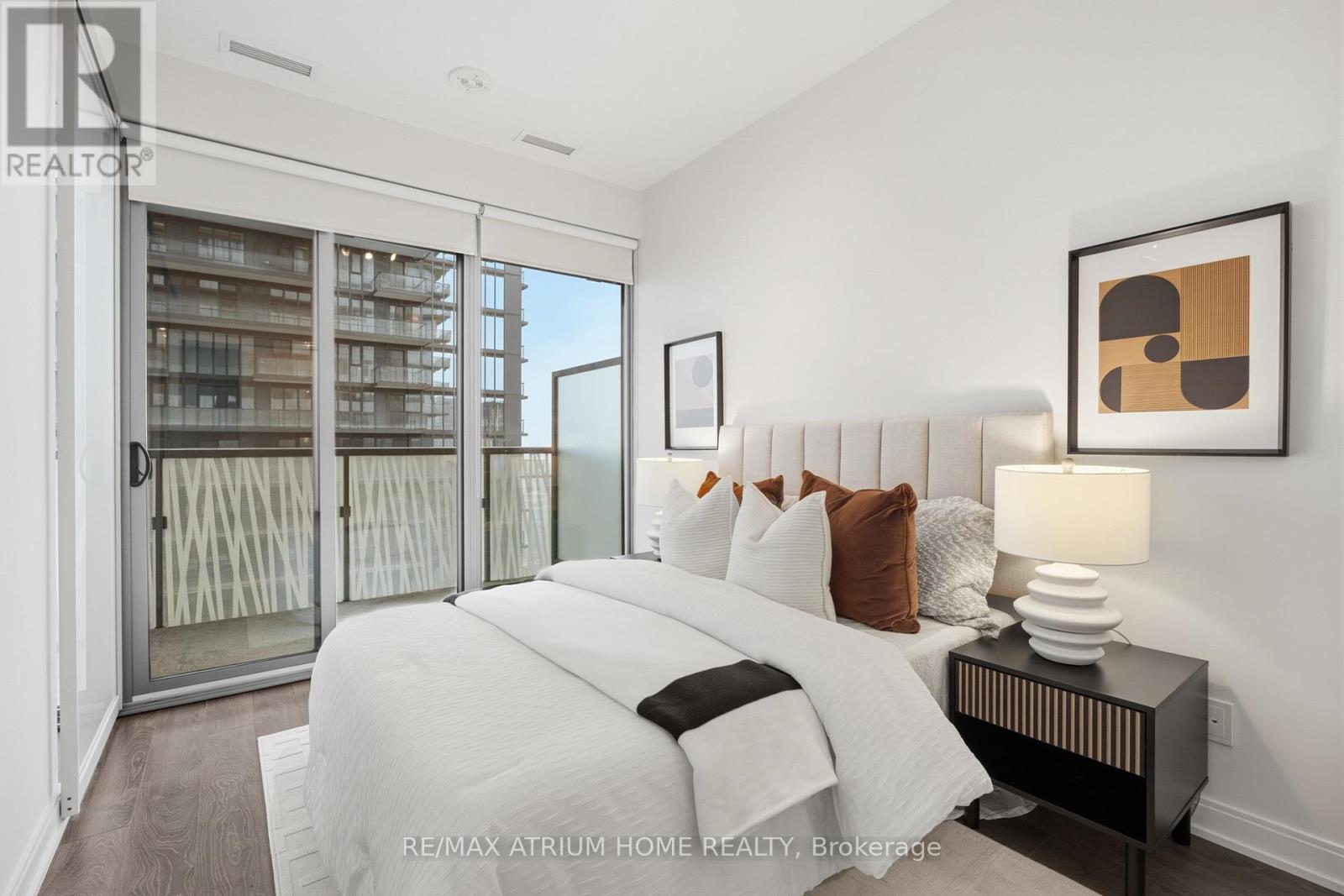 #4413 50 CHARLES STREET E - 16