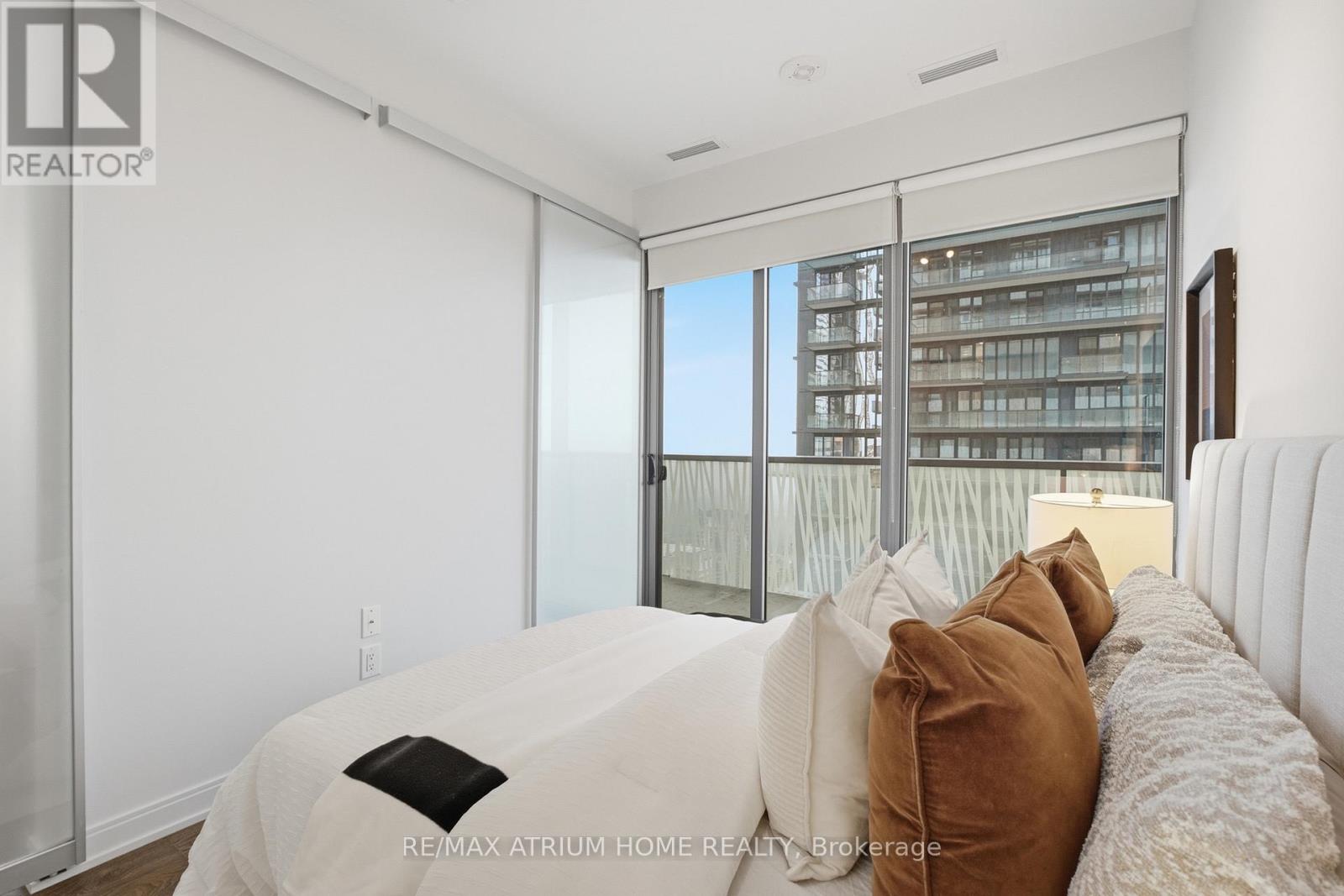 #4413 50 CHARLES STREET E - 18