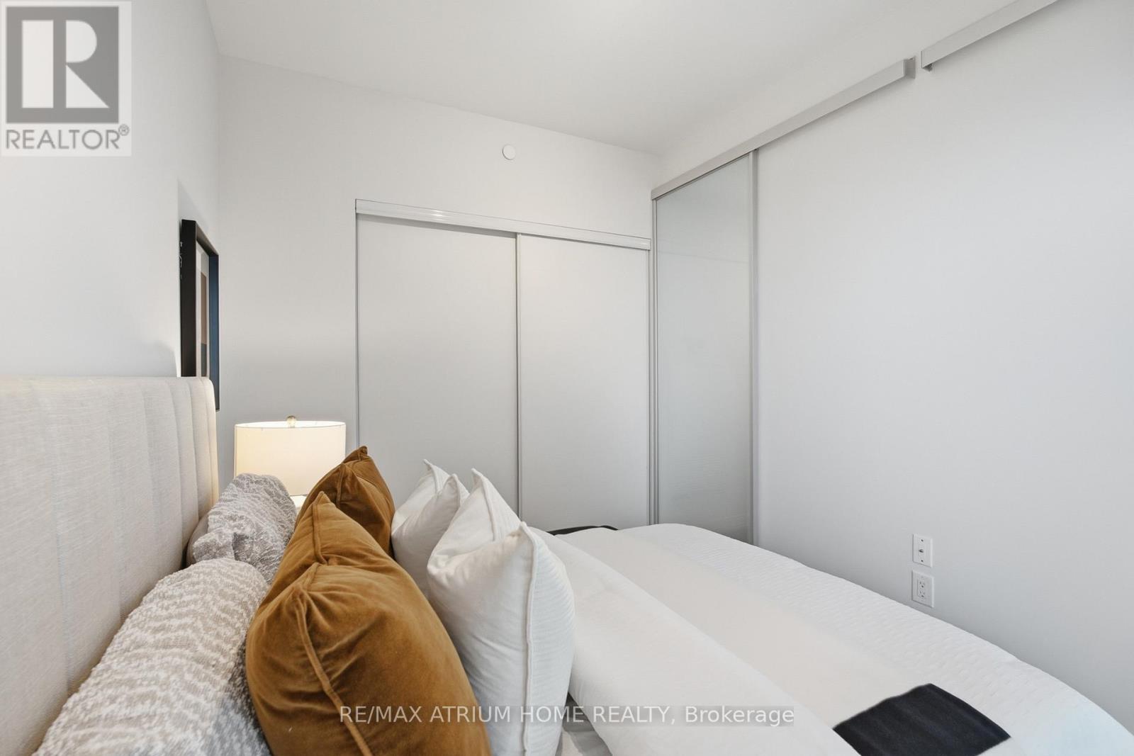 #4413 50 CHARLES STREET E - 19