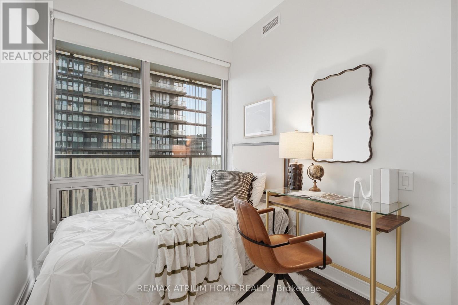#4413 50 CHARLES STREET E - 20