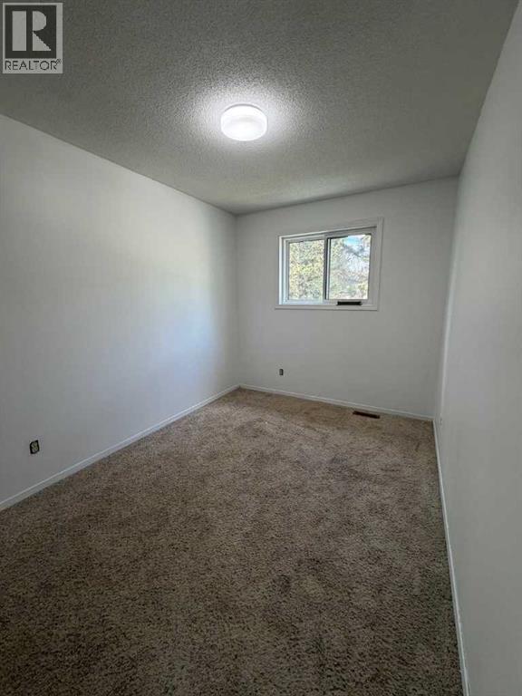 501 Centre Street North - Photo 18