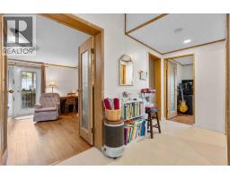 1, 3223 83 Street, Calgary, AB T3B5M7 Photo 12