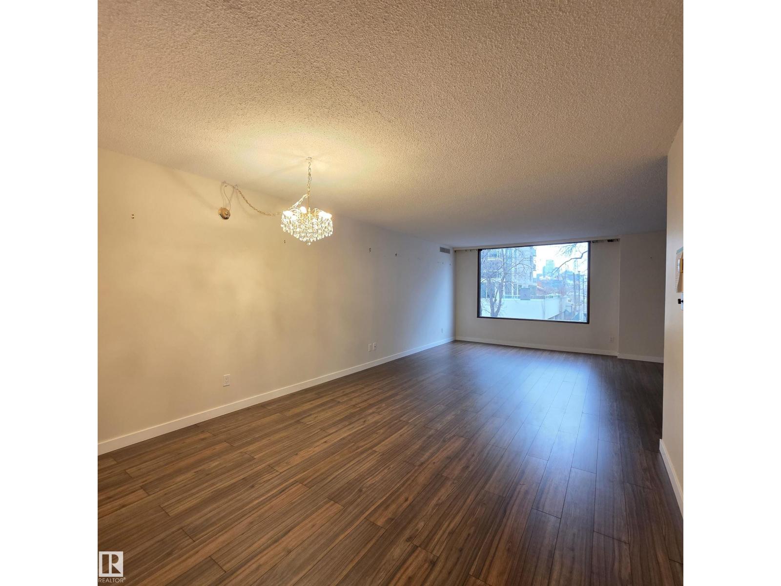 #2C 10050 118 ST NW - 15
