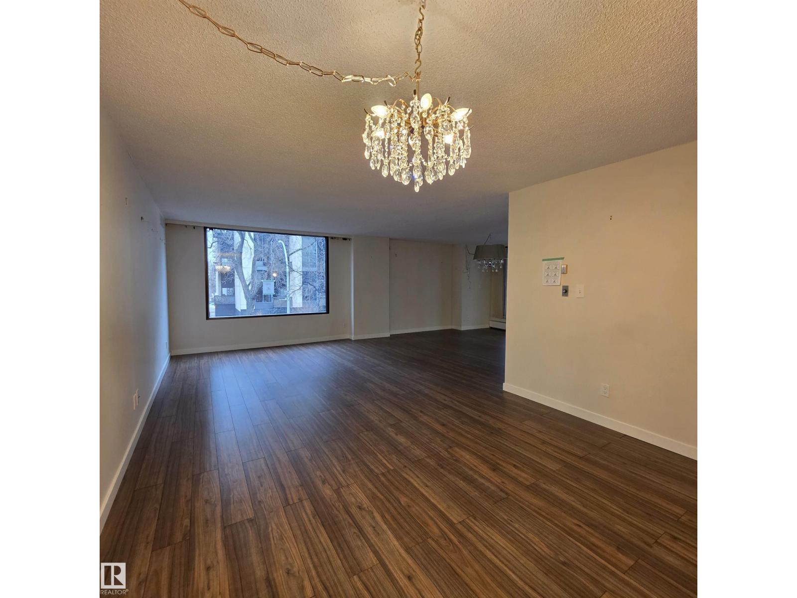 #2C 10050 118 ST NW - 17