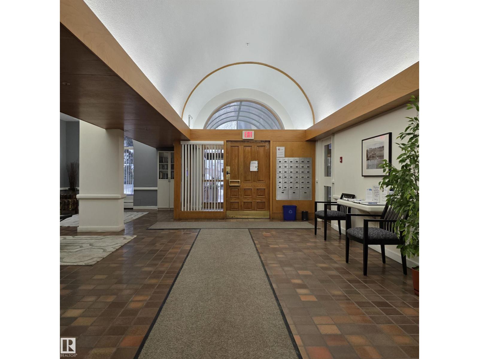 #2C 10050 118 ST NW, Wîhkwêntôwin, Edmonton photo 2