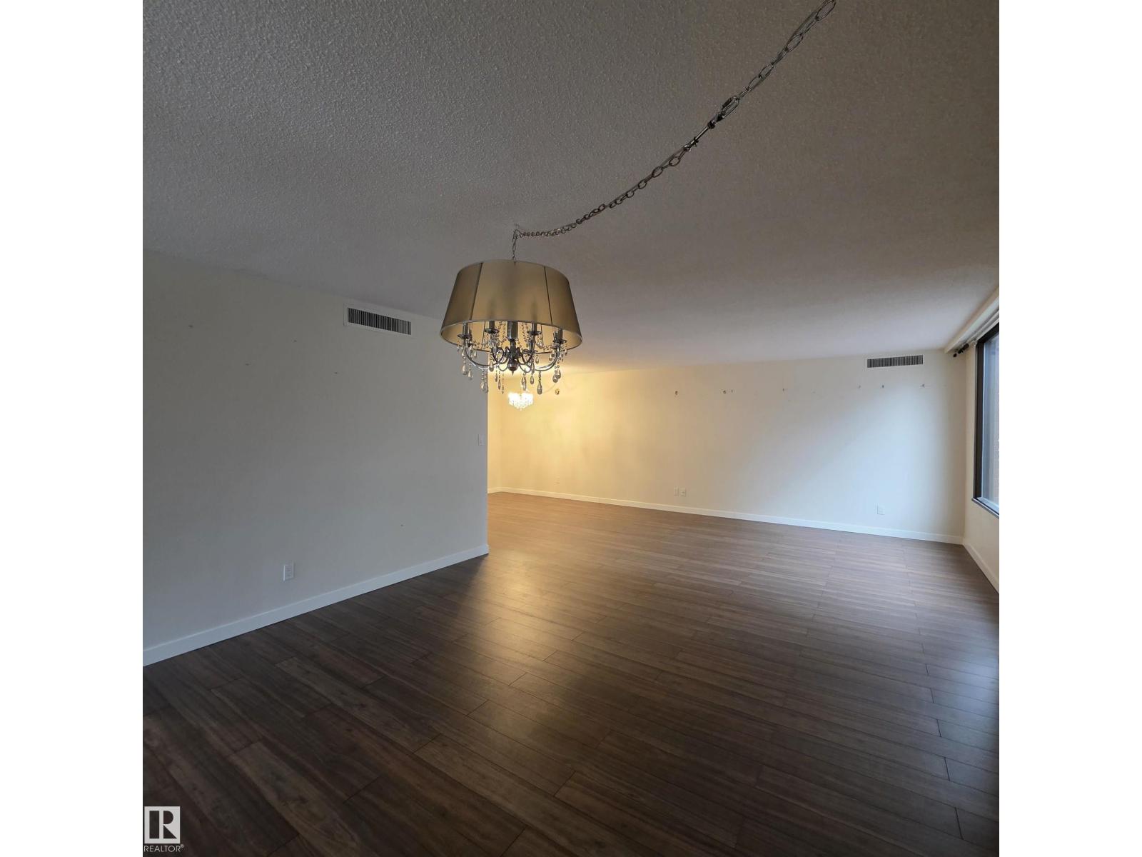 #2C 10050 118 ST NW - 21