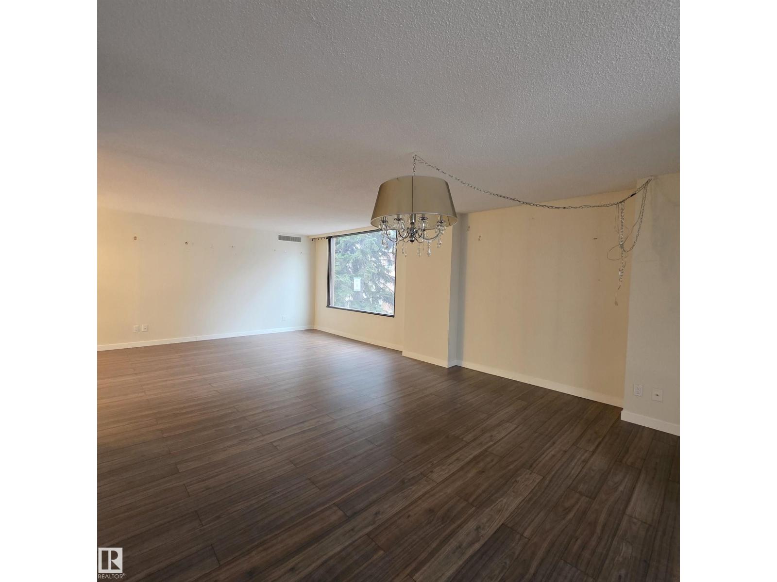 #2C 10050 118 ST NW - 22
