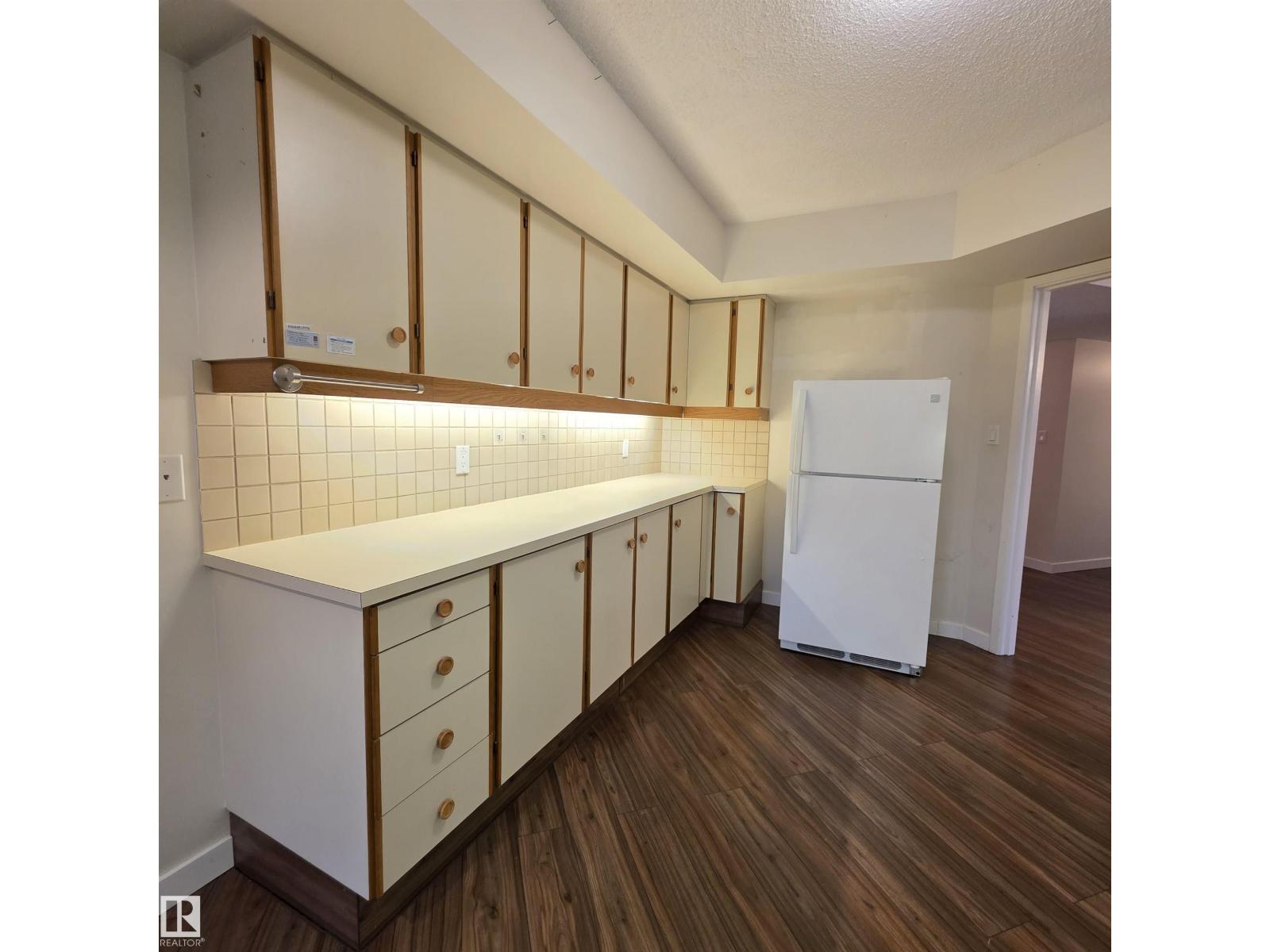 #2C 10050 118 ST NW - 26