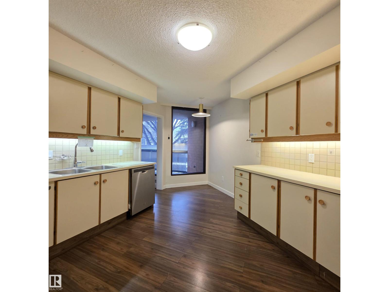 #2C 10050 118 ST NW - 27