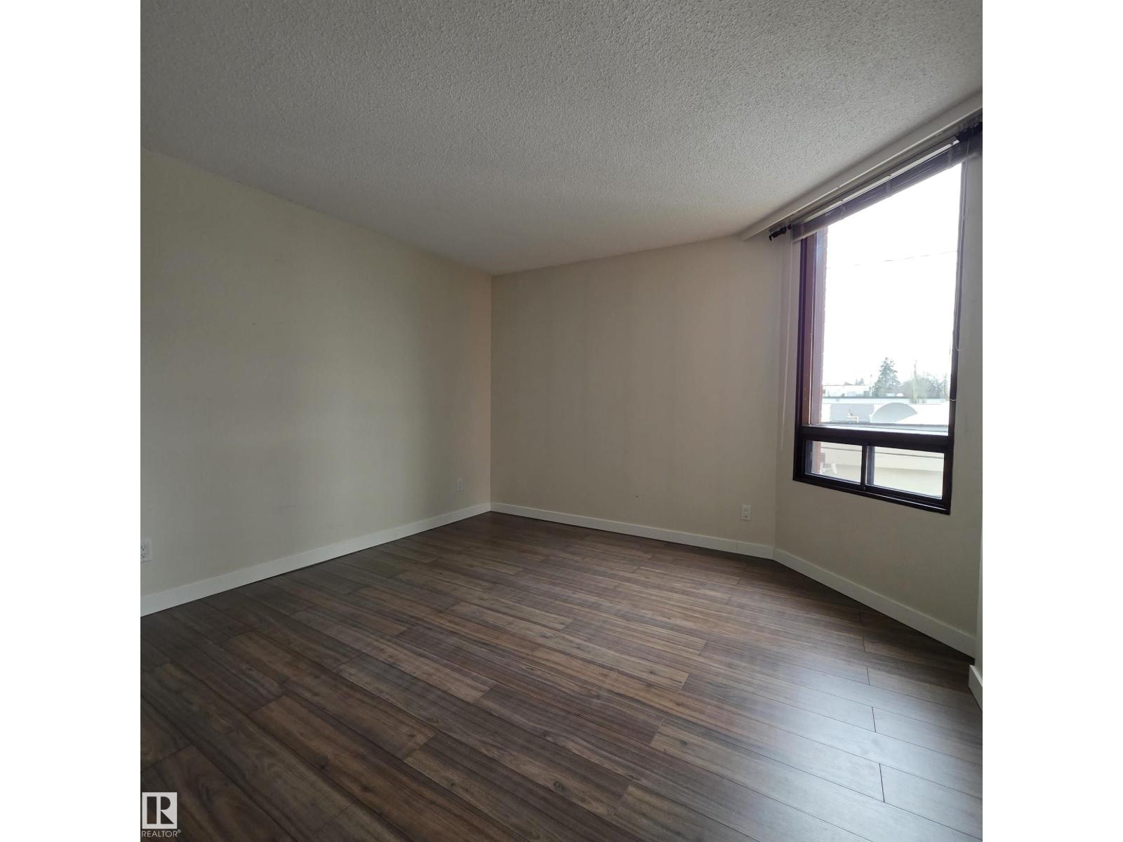 #2C 10050 118 ST NW - 31