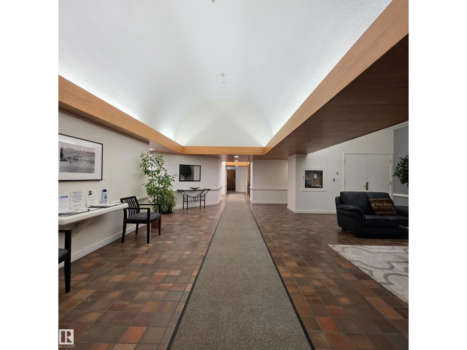 #2C 10050 118 ST NW - 7