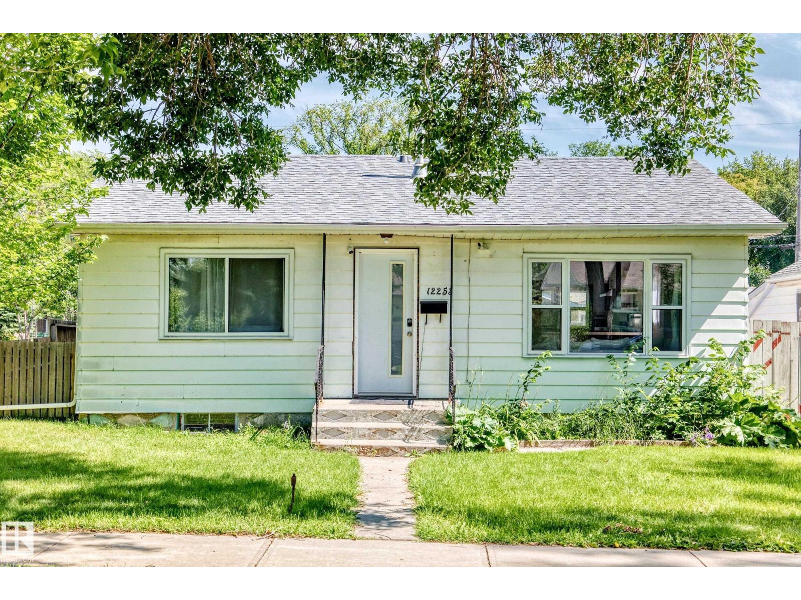12253 94 ST NW - 1