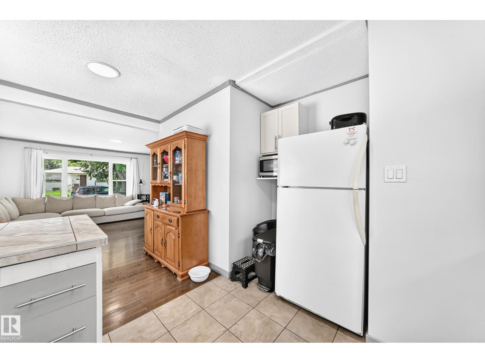 12253 94 ST NW - Image 9