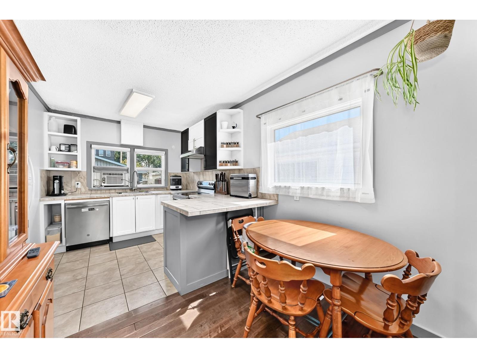 12253 94 ST NW - Image 12