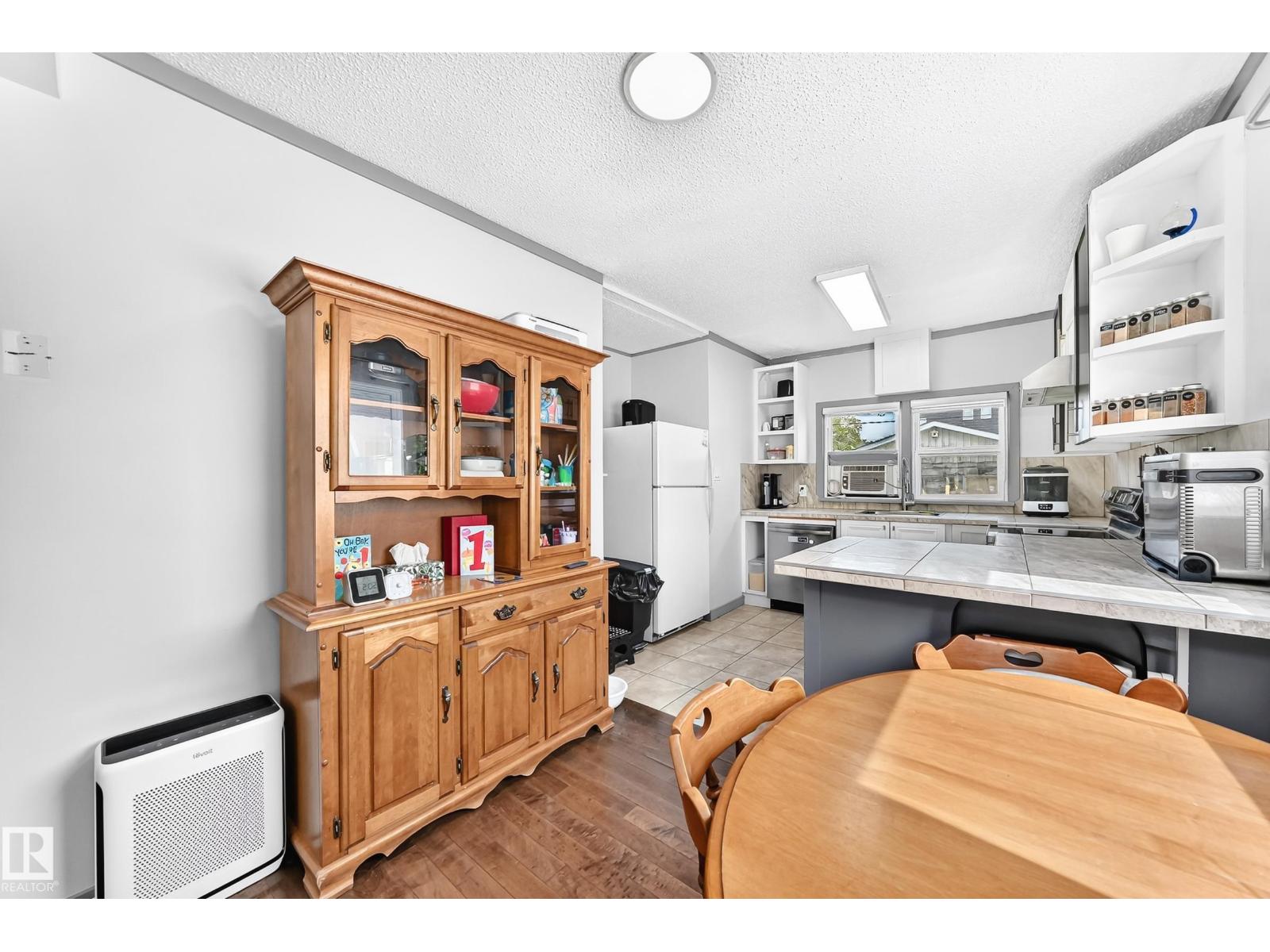 12253 94 ST NW - Image 13