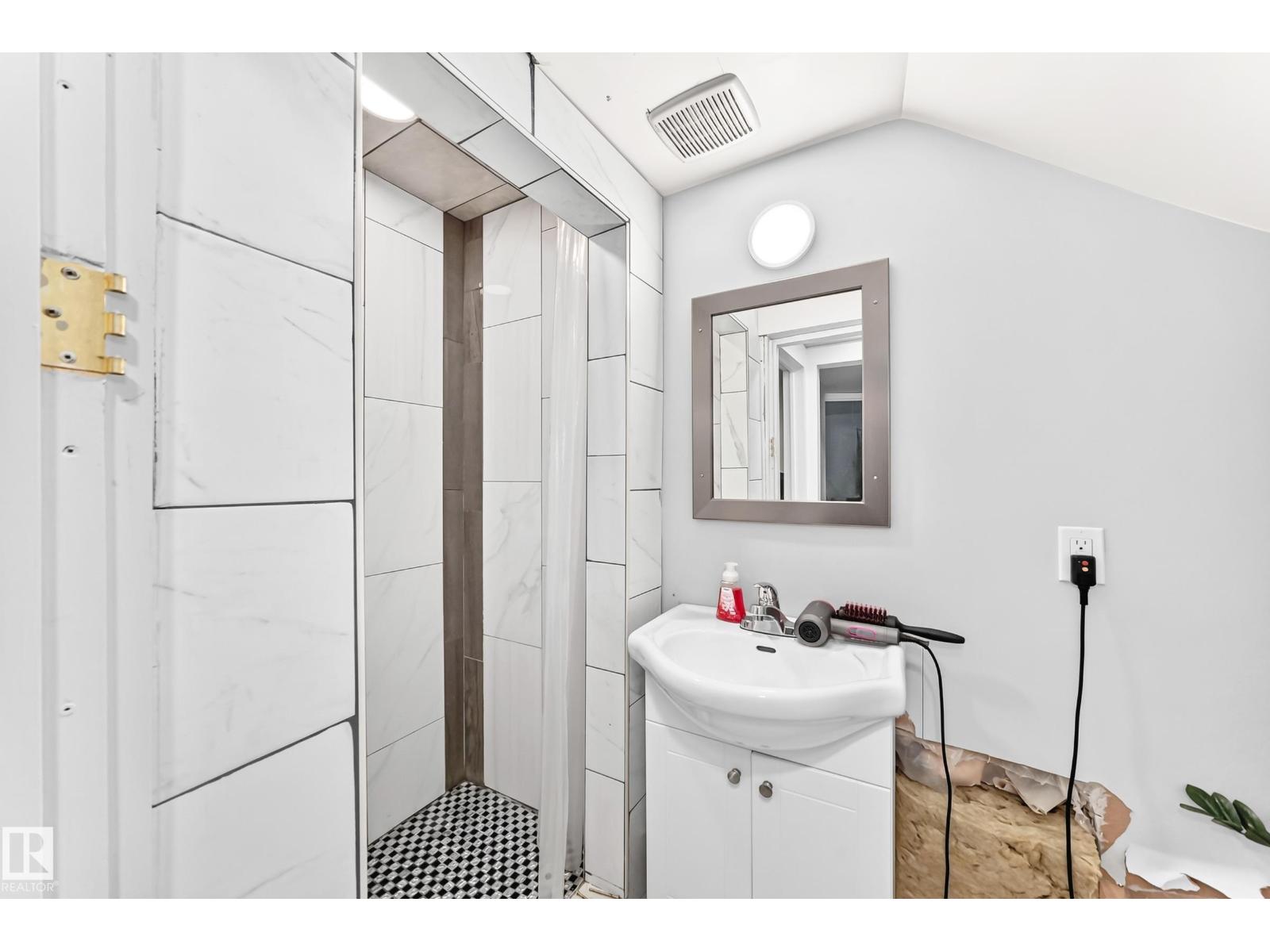 12253 94 ST NW - 36
