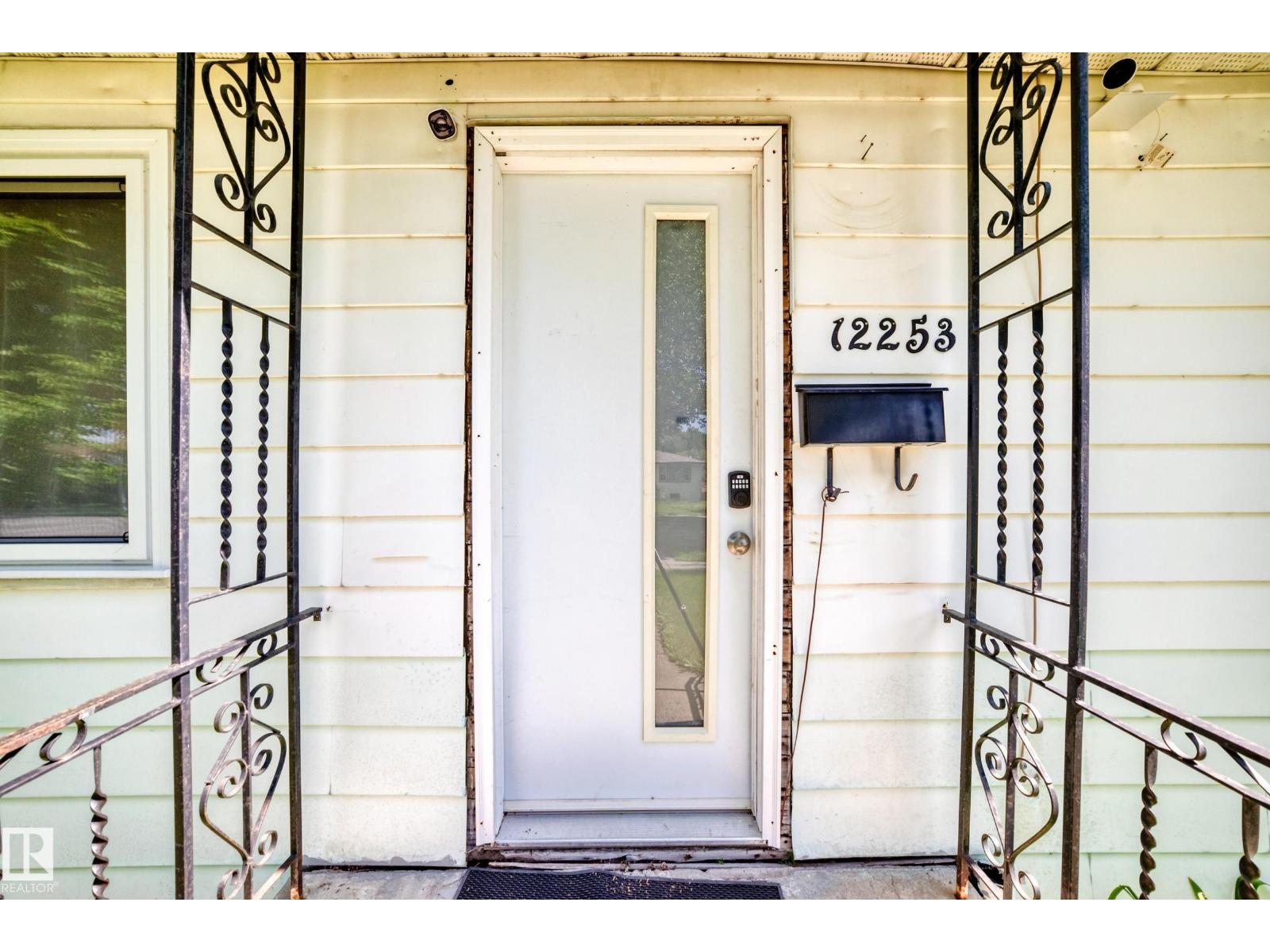 12253 94 ST NW - 2