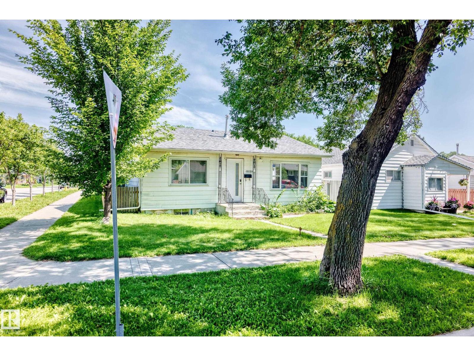 12253 94 ST NW - 55