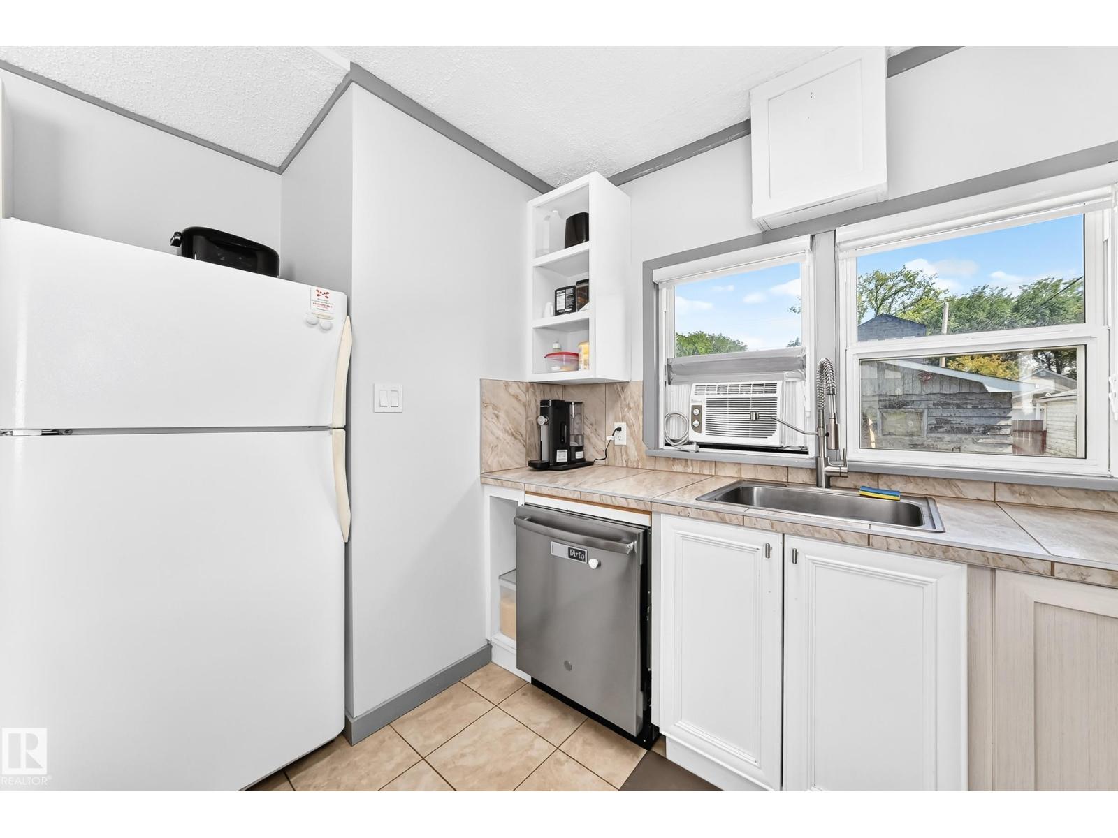 12253 94 ST NW - Image 6
