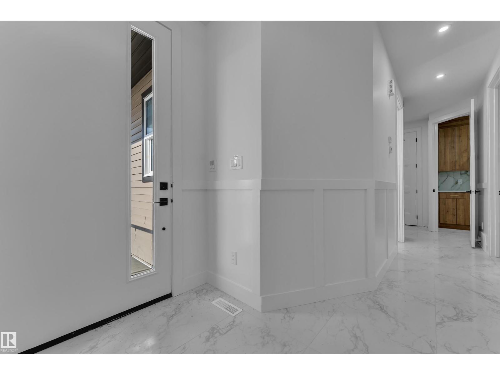 2039 156 AV NW - 2