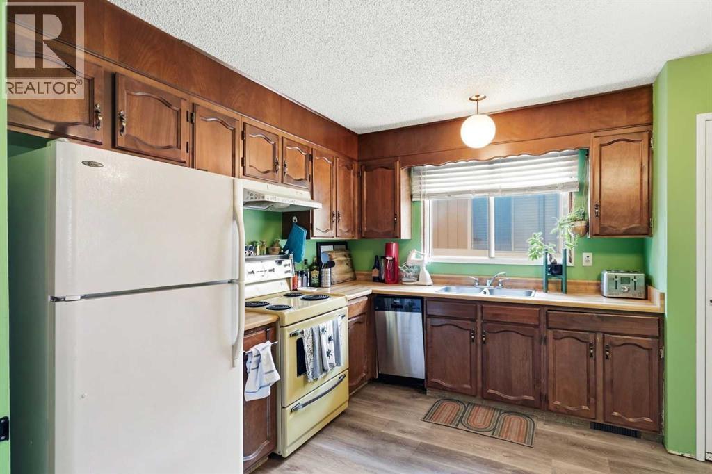 7343 36 Avenue NW - 7