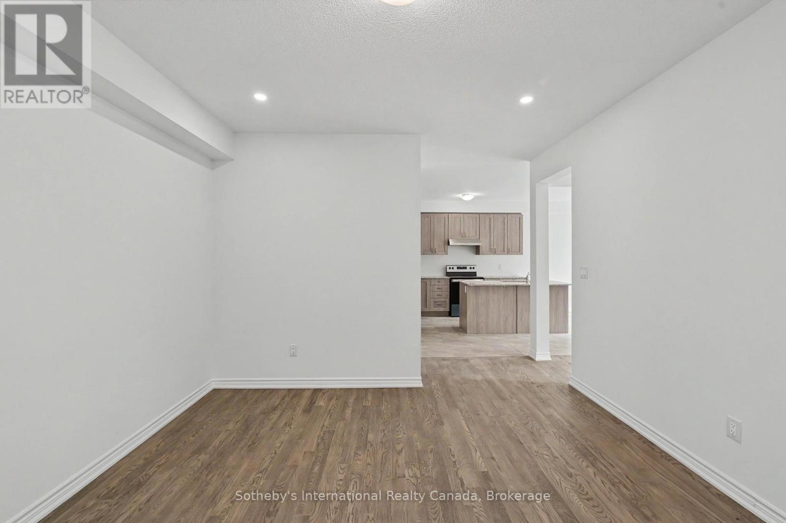 9 HILLCROFT WAY - 38
