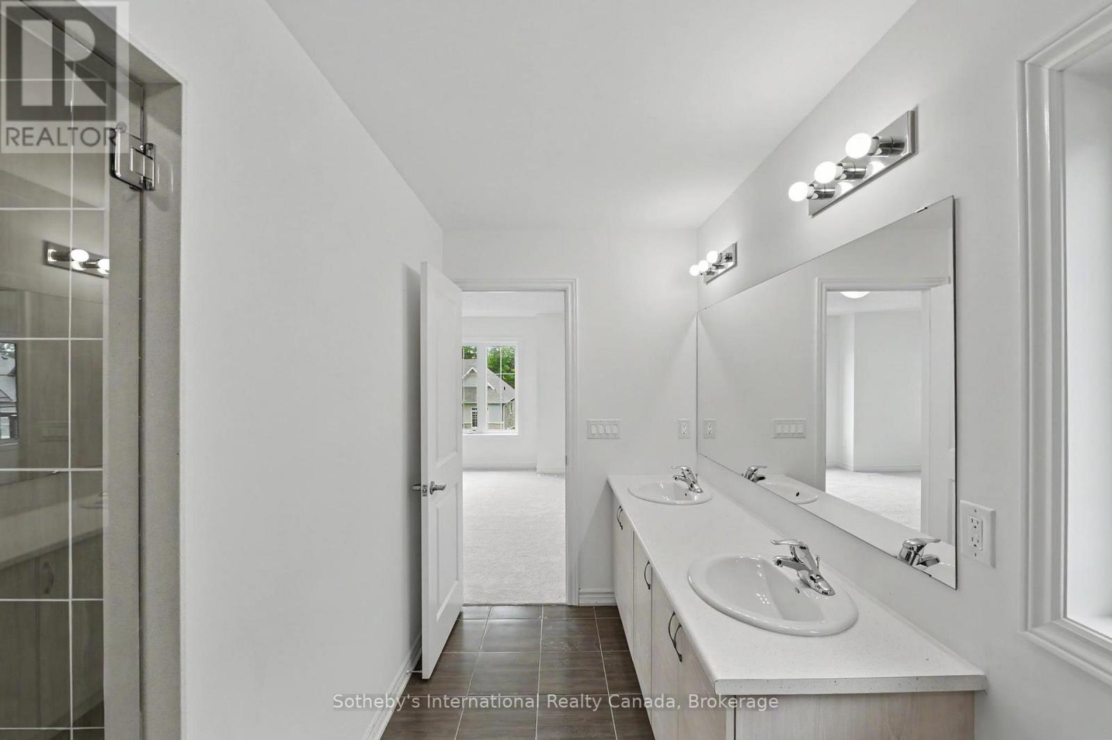 12 HILLCROFT WAY - 27
