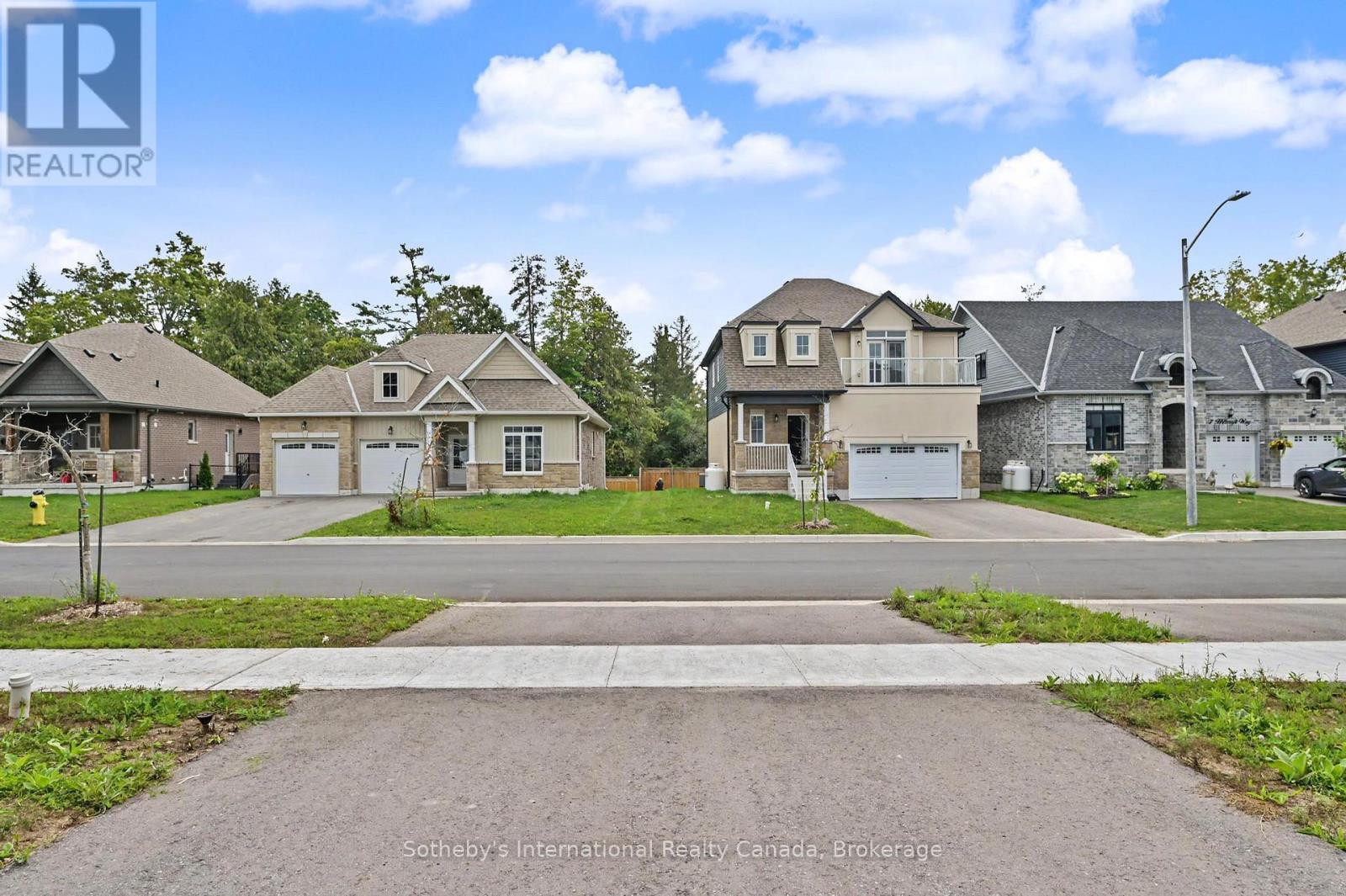 12 HILLCROFT WAY - 43