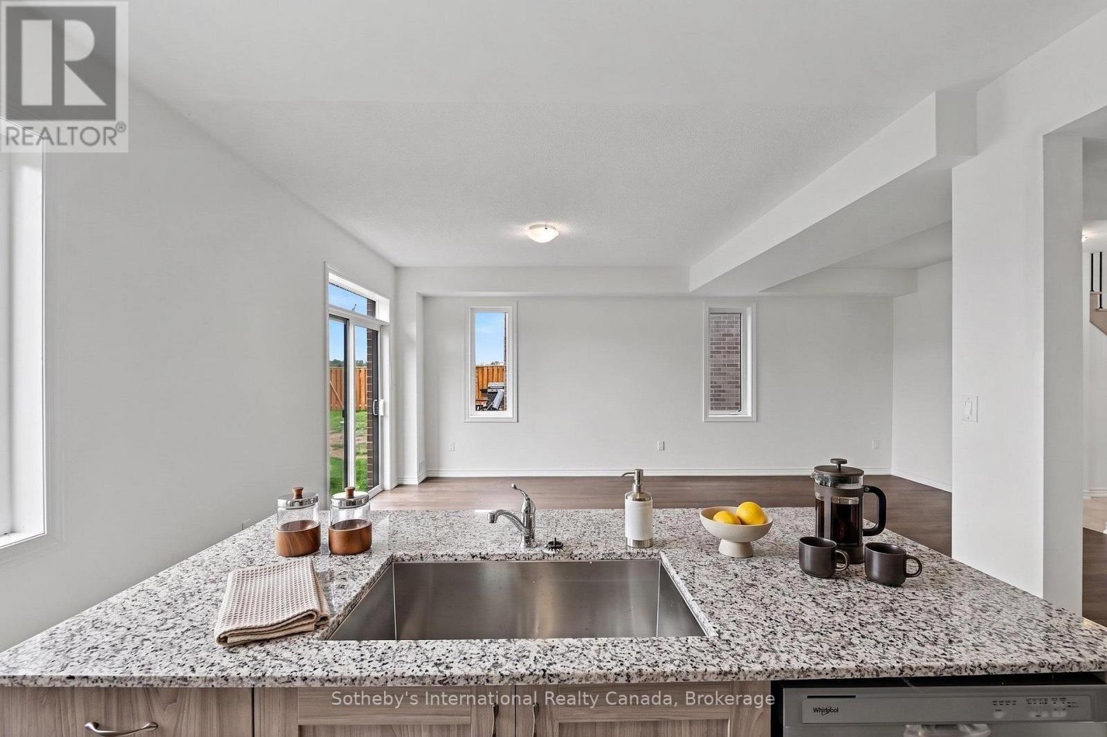 12 HILLCROFT WAY - 9