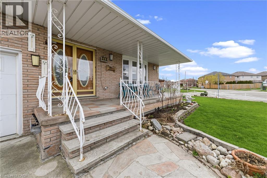 546 DICENZO Drive, Hamilton — photo 3