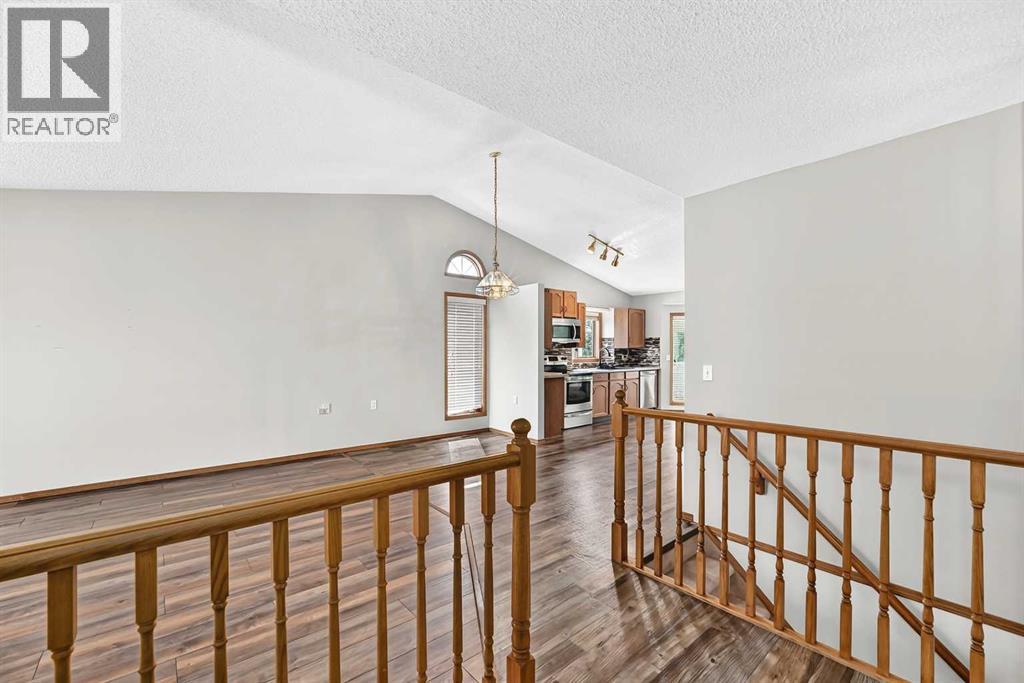 108 Woodside Close NW - 2