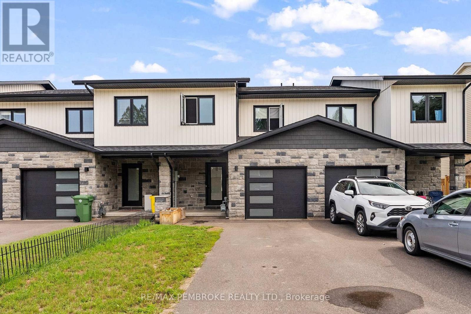 41 NORTHBROOK ROAD, Petawawa — photo 3