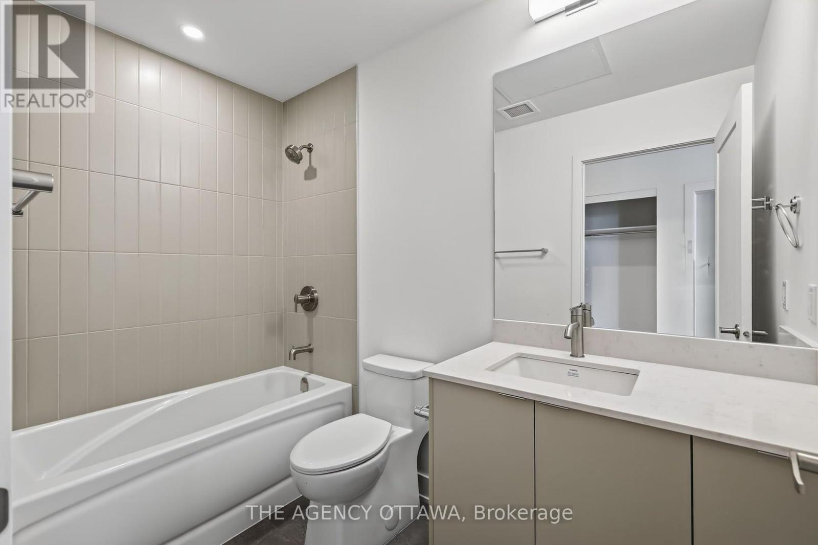 #304 3085 RIVERSIDE DRIVE - 12