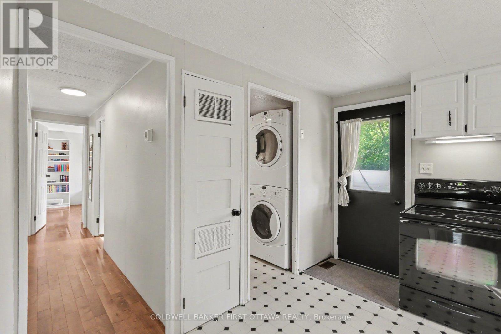 17 BRIDLE PATH - 16