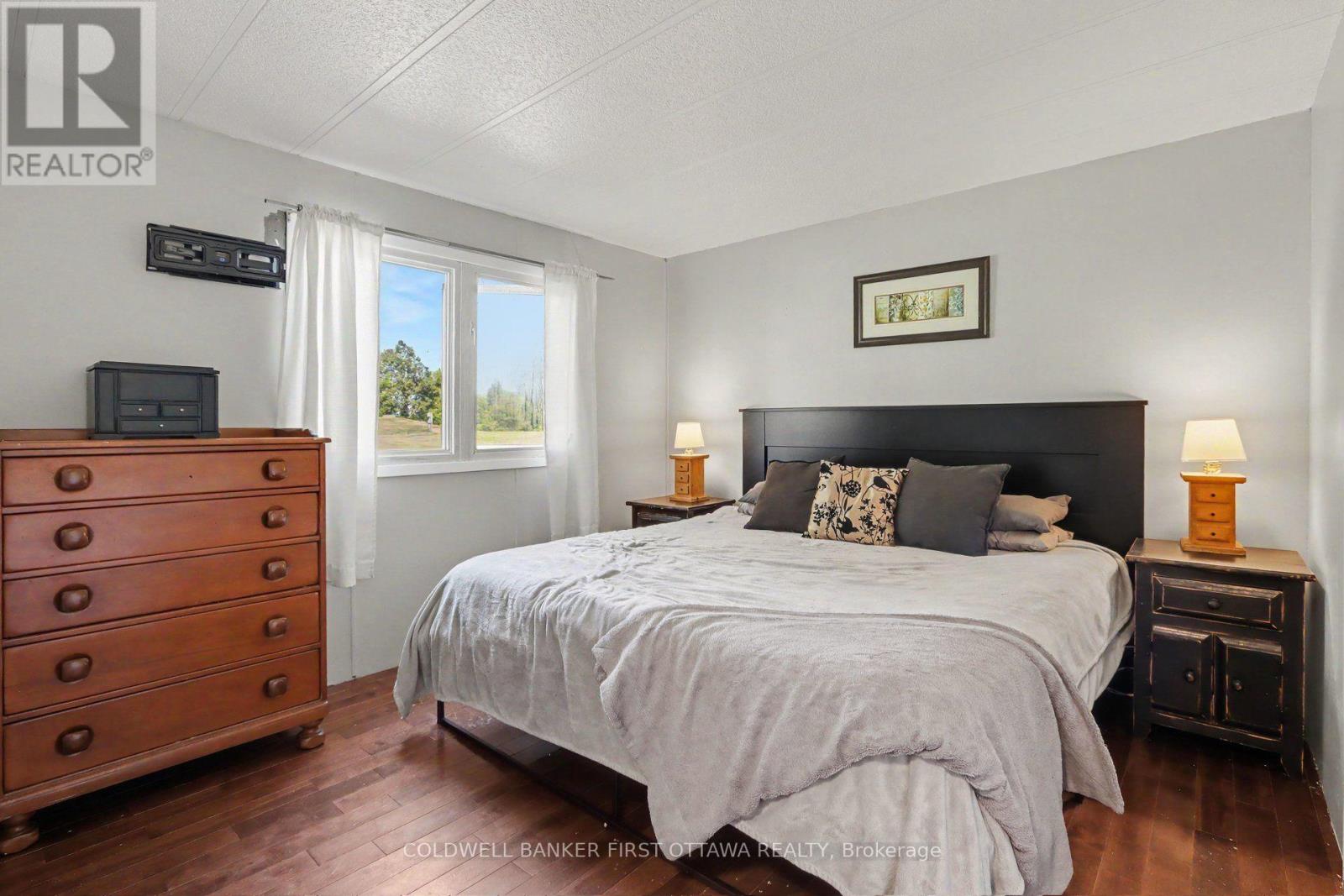 17 BRIDLE PATH - 20