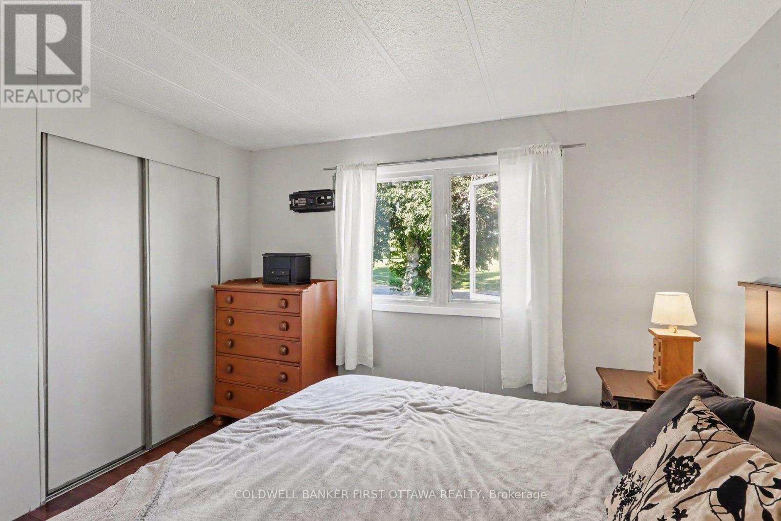 17 BRIDLE PATH - 21