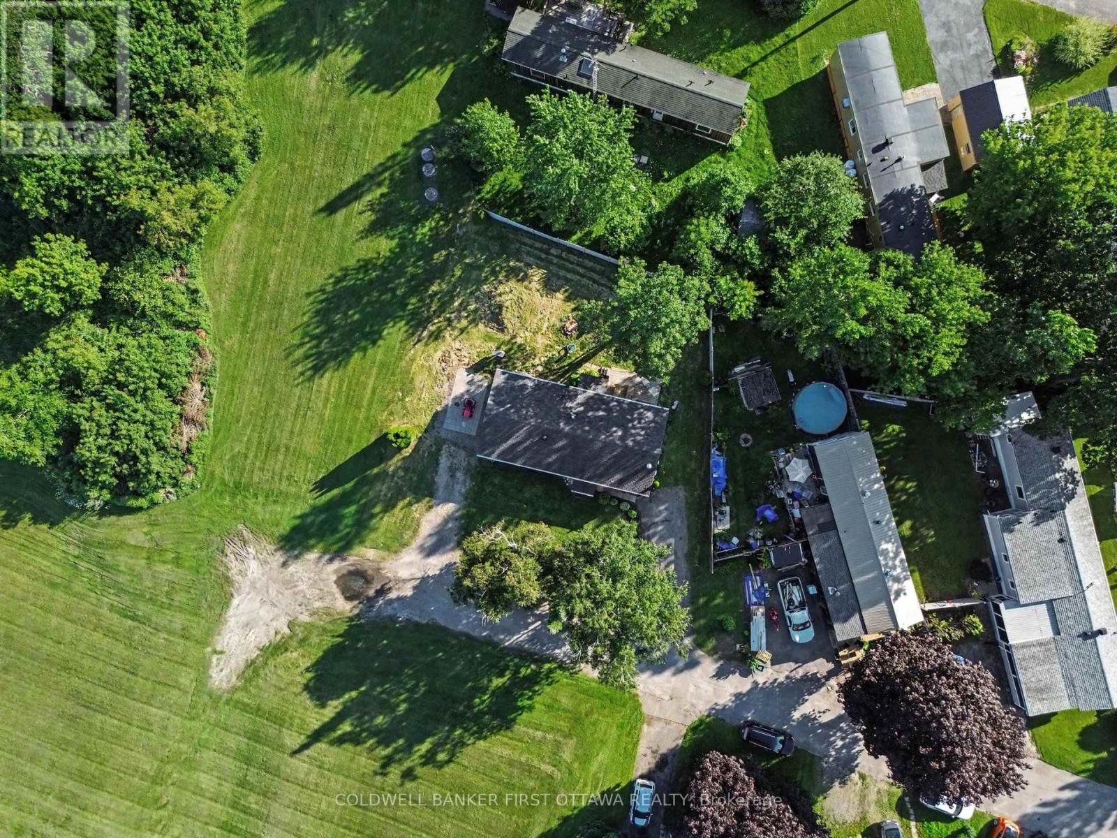 17 BRIDLE PATH - 33